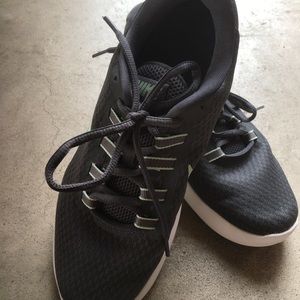 Nike Lunarlon Womens Gray Green Sneakers Size 7.5W